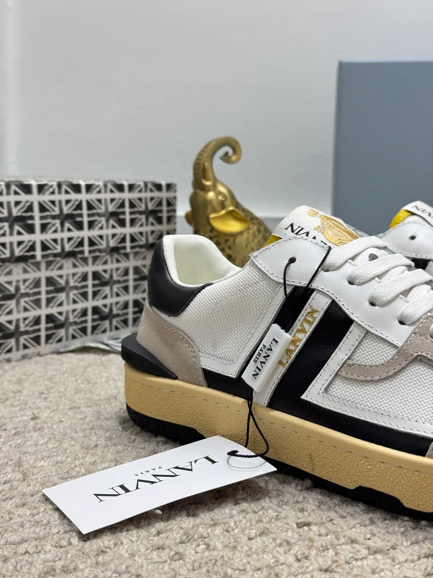 Men's men's shoes 💰520 [New style] 🦈🦈lanvin #LANVIN spring and summer series new colors ❤️‍🔥The latest lace-up fashionable casual Forrest Gump running shoes~bumpr high-quality couple 👫 series!! The latest trendy products of the season. Many bloggers have planted grass and purchased the original molds for customization. The uppers are nubuck leather. They are very versatile, fashionable and casual, and are comfortable to wear on the feet. Recommended! The original molds have clear logo rubber bottoms, which are non-slip and wear-resistant. Size: Female 36~40 Male 38-44 (45 customized